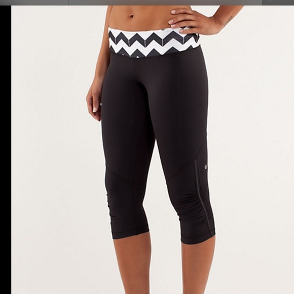 Lululemon chevron print crop or capris - Picture 5 of 6